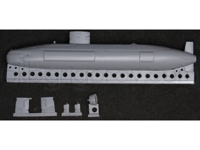Rn Trafalgar Class Submarine With Sonar 2076 Set