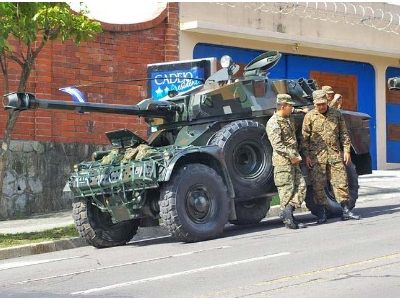 AML-90 lekki samochód pancerny (4x4) - zdjęcie 12