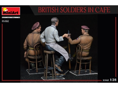 British Soldiers In Cafe - zdjęcie 2