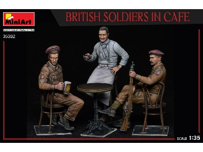 British Soldiers In Cafe - zdjęcie 3