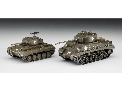 M4a3e8 Sherman And M24 Chaffee 'u.S. Army Main Battle Tank Combo' (2 Kits In The Box) - zdjęcie 2