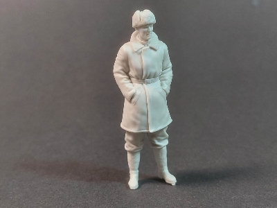 German Tank Officer In Winter Coat No. 1 - zdjęcie 1