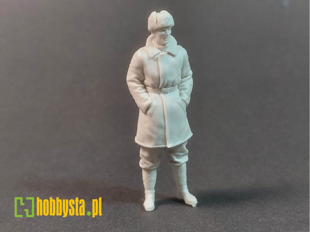 German Tank Officer In Winter Coat No. 1 - zdjęcie 1