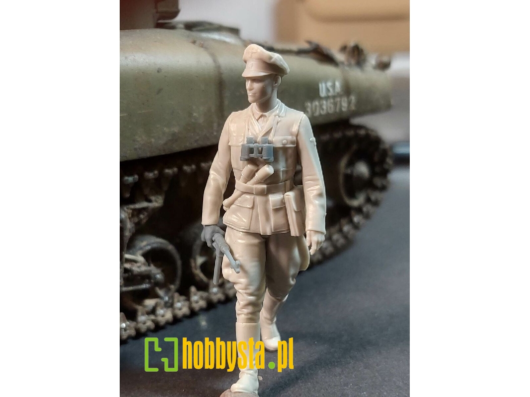 Waffen-ss Officer Walking - zdjęcie 1 Waffen-ss Officer Walking - zdjęcie 1