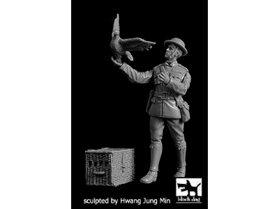British Soldier With Pigeon No. 2 - zdjęcie 3
