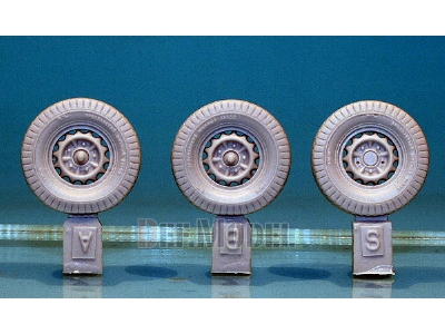 Gaz-67b Russian Field Car Wheel Set (For Tamiya 1/35) - zdjęcie 2