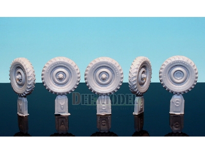 U.K. Bantam Early Wheel Set (For Miniart 1/35) - zdjęcie 2