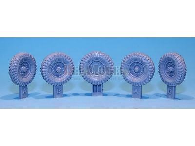 15 Cwt Truck Wheel Set (For Italeri 1/35) - zdjęcie 2