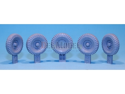 15 Cwt Truck Wheel Set (For Italeri 1/35) - zdjęcie 2