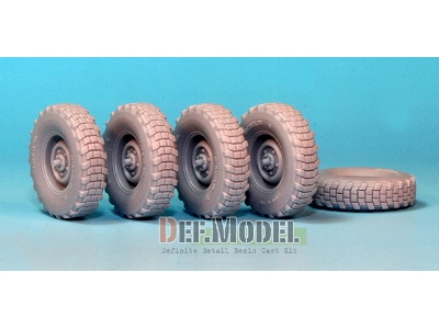 U.S Rsov Defender Sagged Wheel Set (For Hobbyboss 1/35) - zdjęcie 4