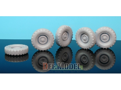 U.S Rsov Defender Sagged Wheel Set (For Hobbyboss 1/35) - zdjęcie 6