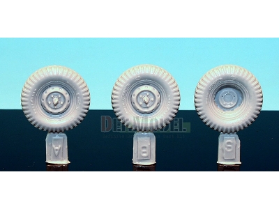 U.S M151 Jeep Sagged Wheel Set (For Tamiya/Academy 1/35) - zdjęcie 2