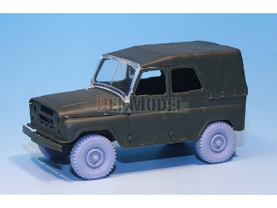 Soviet Uaz-469 Sagged Wheel Set (For Trumpeter 1/35) - zdjęcie 3