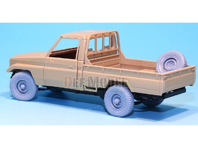 Pick Up Truck Type 2 Sagged Wheel Set 2 (For Meng Vs004 1/35) - zdjęcie 4