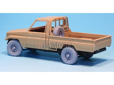 Pick Up Truck Type 2 Sagged Wheel Set 2 (For Meng Vs004 1/35) - zdjęcie 7