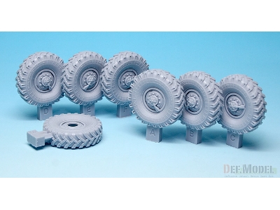 Russian Ural-4320 Truck / Bm21 Sagged Wheel Set (For Trumpeter 1/35) - zdjęcie 3