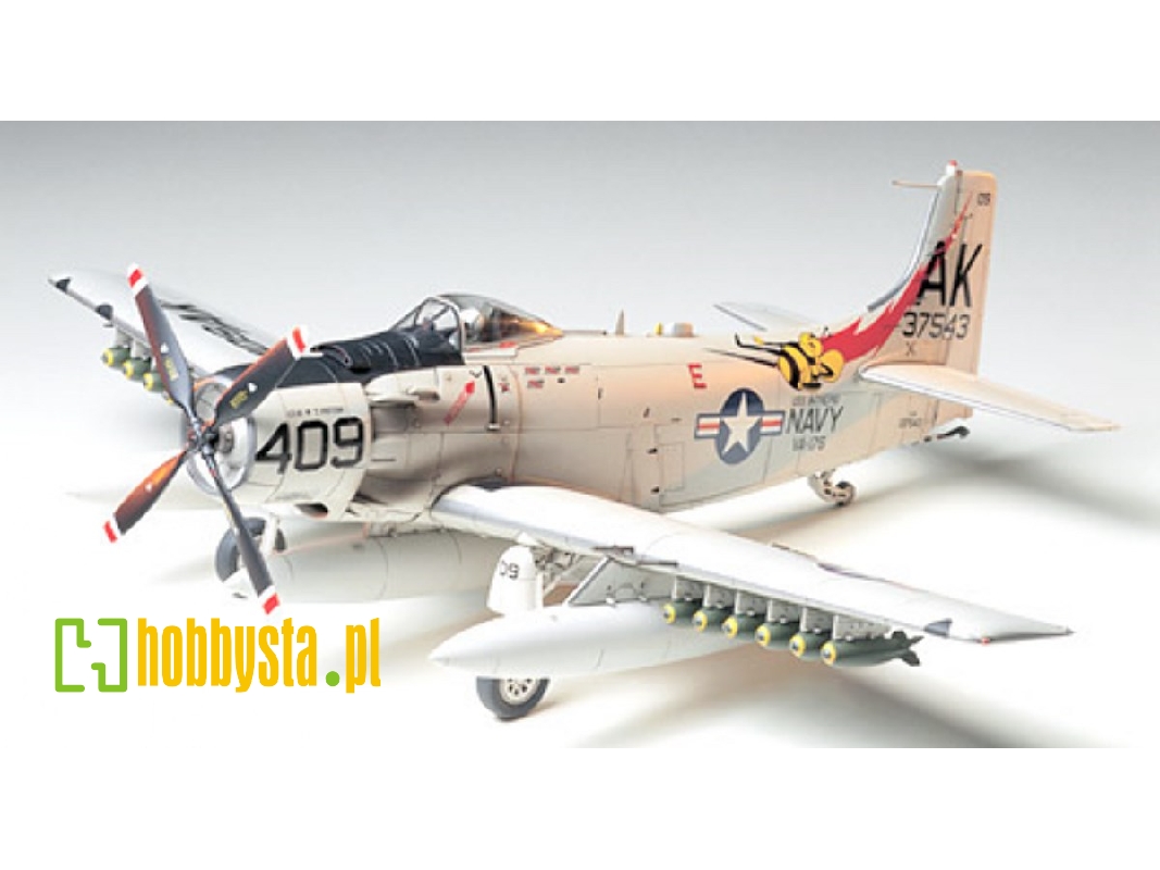 Douglas A-1H Skyraider U.S. Navy - zdjęcie 1 Douglas A-1H Skyraider U.S. Navy - zdjęcie 1