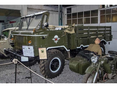 GAZ-66B Soviet 4x4 2t truck for airborne forces - zdjęcie 12