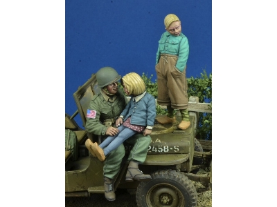 Us Paratrooper With Kids 1944-45 - zdjęcie 1