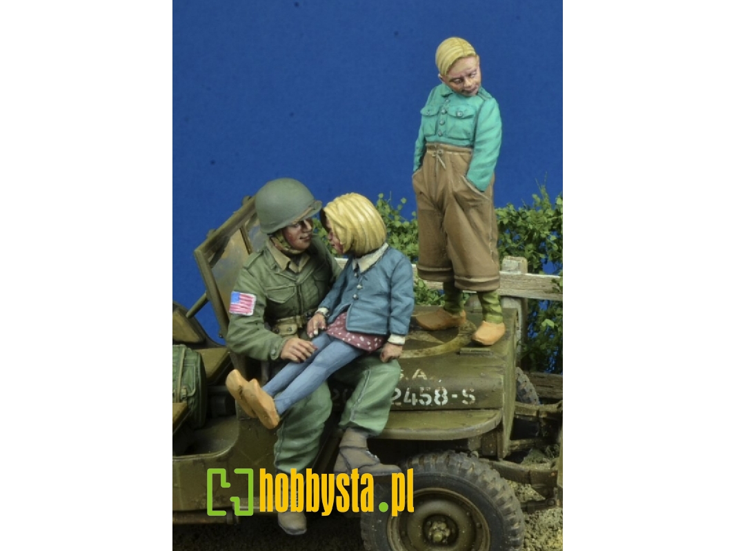 Us Paratrooper With Kids 1944-45 - zdjęcie 1