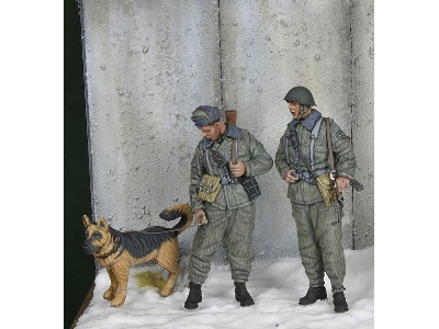 East German Border Troops With Dog, Winter 1970-80's - zdjęcie 1
