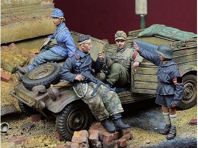 Kubelwagen Crew Vol. 1 Berlin 1945 - 4 Figures Set - zdjęcie 1