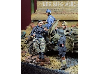 Kubelwagen Crew Vol. 1 Berlin 1945 - 4 Figures Set - zdjęcie 3