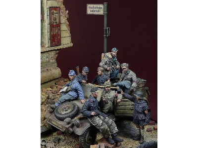 'the Last Kubelwagen', Berlin 1945, Big Set - 8 Figures - zdjęcie 1