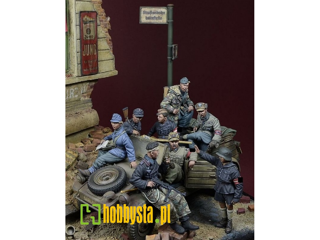 'the Last Kubelwagen', Berlin 1945, Big Set - 8 Figures - zdjęcie 1 'the Last Kubelwagen', Berlin 1945, Big Set - 8 Figures - zdjęcie 1