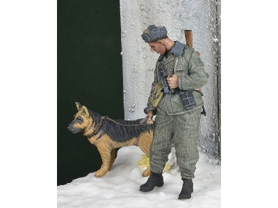 East German Border Trooper With Dog, Winter 1970-80's - zdjęcie 1