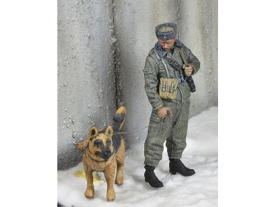 East German Border Trooper With Dog, Winter 1970-80's - zdjęcie 2