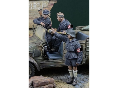 Hitlerjugend Boys, Germany 1945, For Kubelwagen - zdjęcie 1