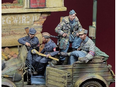 Kubelwagen Crew Vol. 2 Berlin 1945 - 4 Figures Set - zdjęcie 1