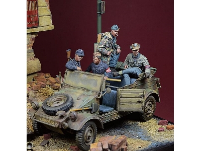 Kubelwagen Crew Vol. 2 Berlin 1945 - 4 Figures Set - zdjęcie 2