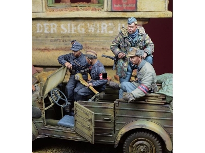 Kubelwagen Crew Vol. 2 Berlin 1945 - 4 Figures Set - zdjęcie 3