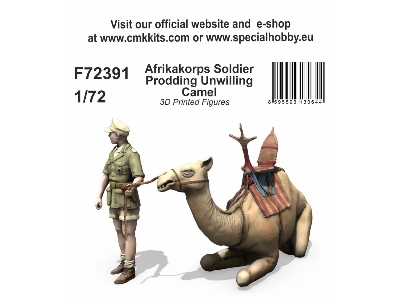 Afrikakorps Soldier Prodding Unwilling Camel - zdjęcie 1