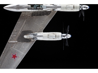 Tu-95MS "Bear" - rosyjski bombowiec strategiczny - zdjęcie 4