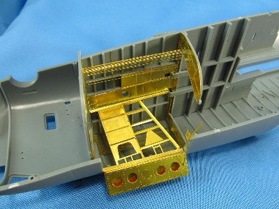 Consolidated B-24 D/J Liberator Wheel Bay Detailing Set (Designed To Be Used With Hobby Boss Kits) - zdjęcie 4