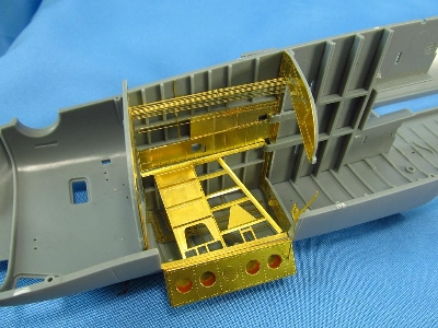 Consolidated B-24 D/J Liberator Wheel Bay Detailing Set (Designed To Be Used With Hobby Boss Kits) - zdjęcie 4