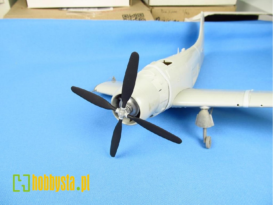 Douglas A-1 H/J Skyraider - Propeller Set (Designed To Be Used With Tamiya Kits) - zdjęcie 1 Douglas A-1 H/J Skyraider - Propeller Set (Designed To Be Used With Tamiya Kits) - zdjęcie 1