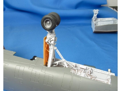 Rockwell B-1 B Lancer - Landing Gears Set With Wheels Bay (For Revell Kits) - zdjęcie 2