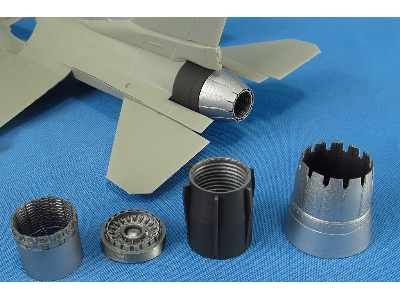Lockheed-martin F-16 C - Opened Jet Nozzle For Engine F110 (Designed To Be Used With Tamiya Kits) - zdjęcie 1