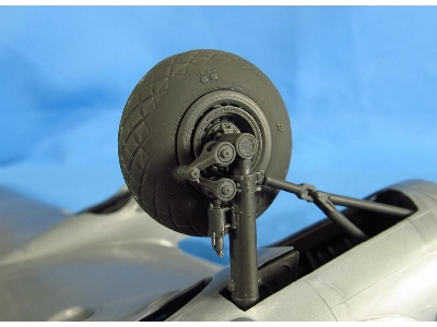 Boeing B-17 F/G Flying Fortress - Wheels With Covers (For Monogram And Revell Kits) - zdjęcie 2