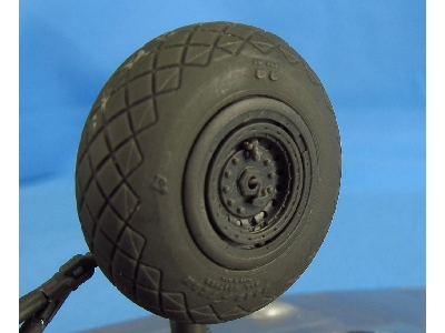 Boeing B-17 F/G Flying Fortress - Wheels With Covers (For Monogram And Revell Kits) - zdjęcie 3