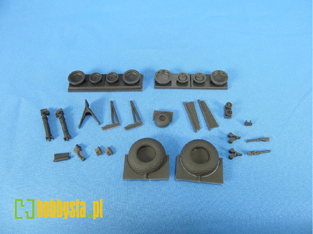 Boeing B-17 F/G Flying Fortress - Wheels With Un-covered (For Monogram And Revell Kits) - zdjęcie 1