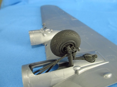 Boeing B-17 F/G Flying Fortress - Wheels With Un-covered (For Monogram And Revell Kits) - zdjęcie 4