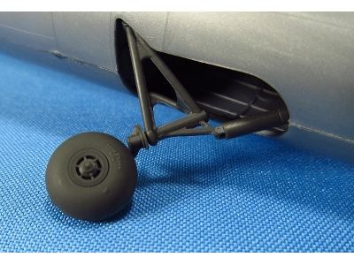 Boeing B-17 F/G Flying Fortress - Wheels With Un-covered (For Monogram And Revell Kits) - zdjęcie 6