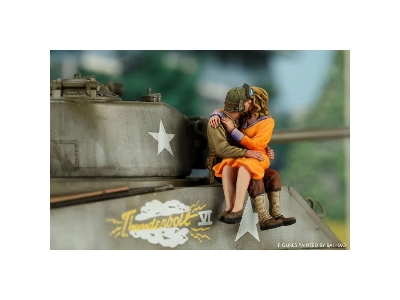 The Victory Kiss (2 Figures) - zdjęcie 5