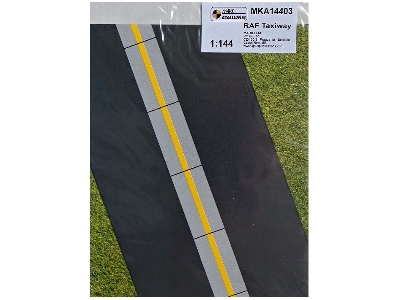Raf Taxiway - Tarmac And Concrete Panels - zdjęcie 1
