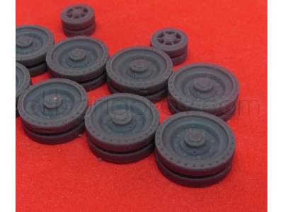 Wheels For Cromwell, Type 3, Perforated Tire And 3 Greasers - zdjęcie 2